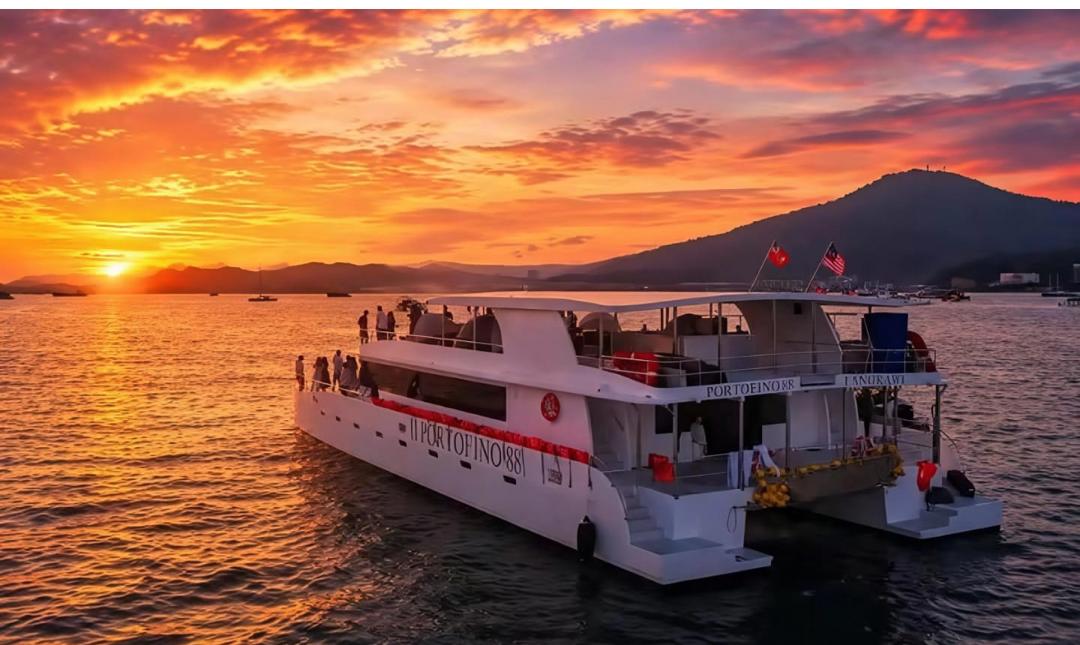 SUNSET CRUISE, LANGKAWI